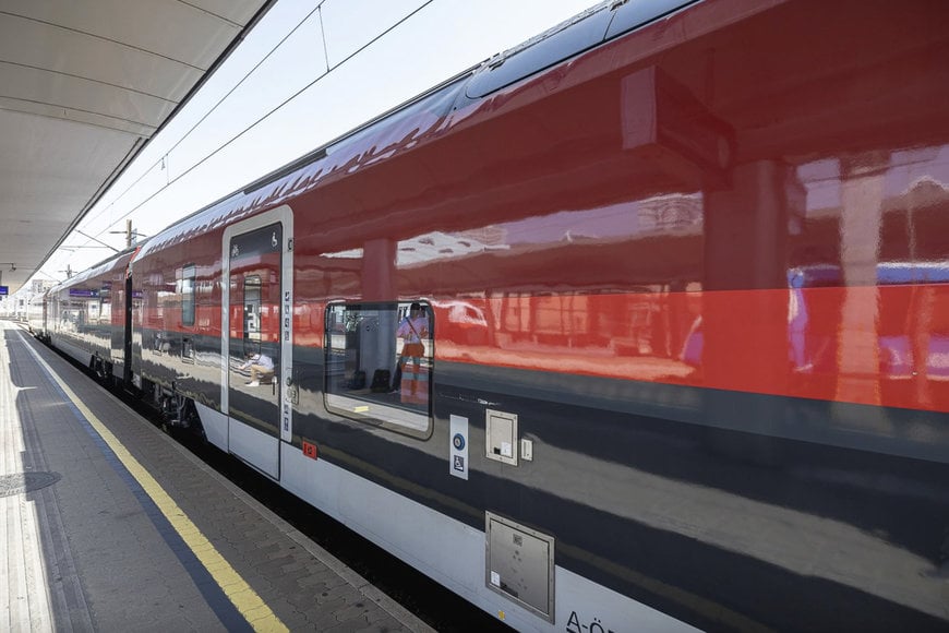 ÖBB PUTS FIRST NEW-GENERATION RAILJET FROM SIEMENS MOBILITY INTO SERVICE AND ORDERS 19 MORE TRAINS